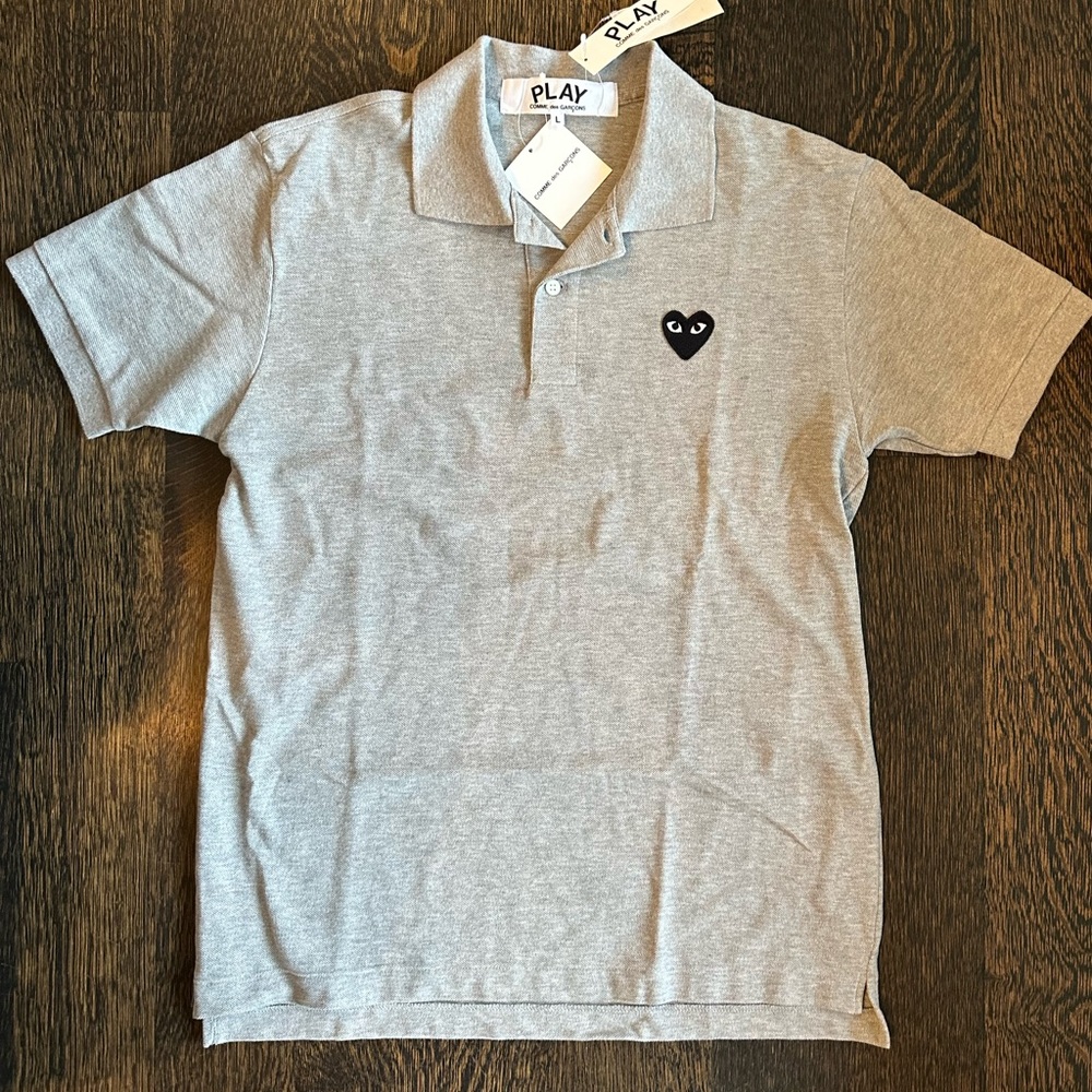 Men’s gray comme de garçons, short sleeve collared T-shirt size large